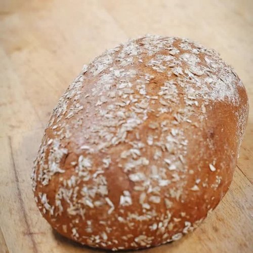 💛 Unser Hausbrot ist echtes Handwerk!

Natürlich, ohne künstliche Zusätze und mit hauseigenem Natursauerteig gebacken.
...