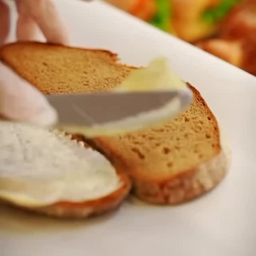 💛 Handbrot „Farmer“!

Bereit für eure Mittagspause und darüber hinaus!

Fruchtig & würzig, unser Traditionsbrot 1766...