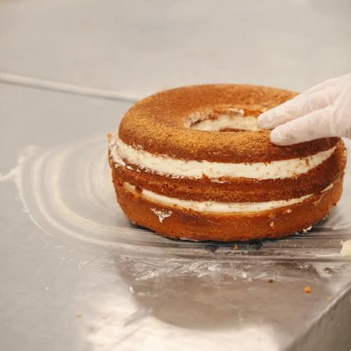 💛 Frankfurter Kranz, klassischer wird‘s heute nicht mehr und sooo gut. 😋 #sternenbäck #handwerk