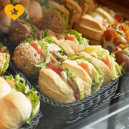 POV: Du stehst an der Theke und kannst dich nicht entscheiden! 😅😭😍💛

#sternenbäck #handwerk