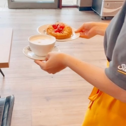 💛 Herzenssache!

Für die Momente, die den Tag ein bisschen schöner machen. Wir sind für euch da! 🥰

#sternenbäck...