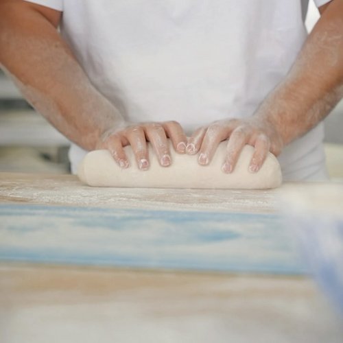 💛 Mit Herz und Hand, jeden Tag – für euch!

#regional #tradition #handwerk #sternenbäck