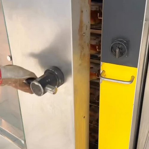 💛 Unseren Hasen am Stiel und alle weiteren leckeren Osterprodukte bekommt ihr noch bis einschließlich Ostermontag bei...